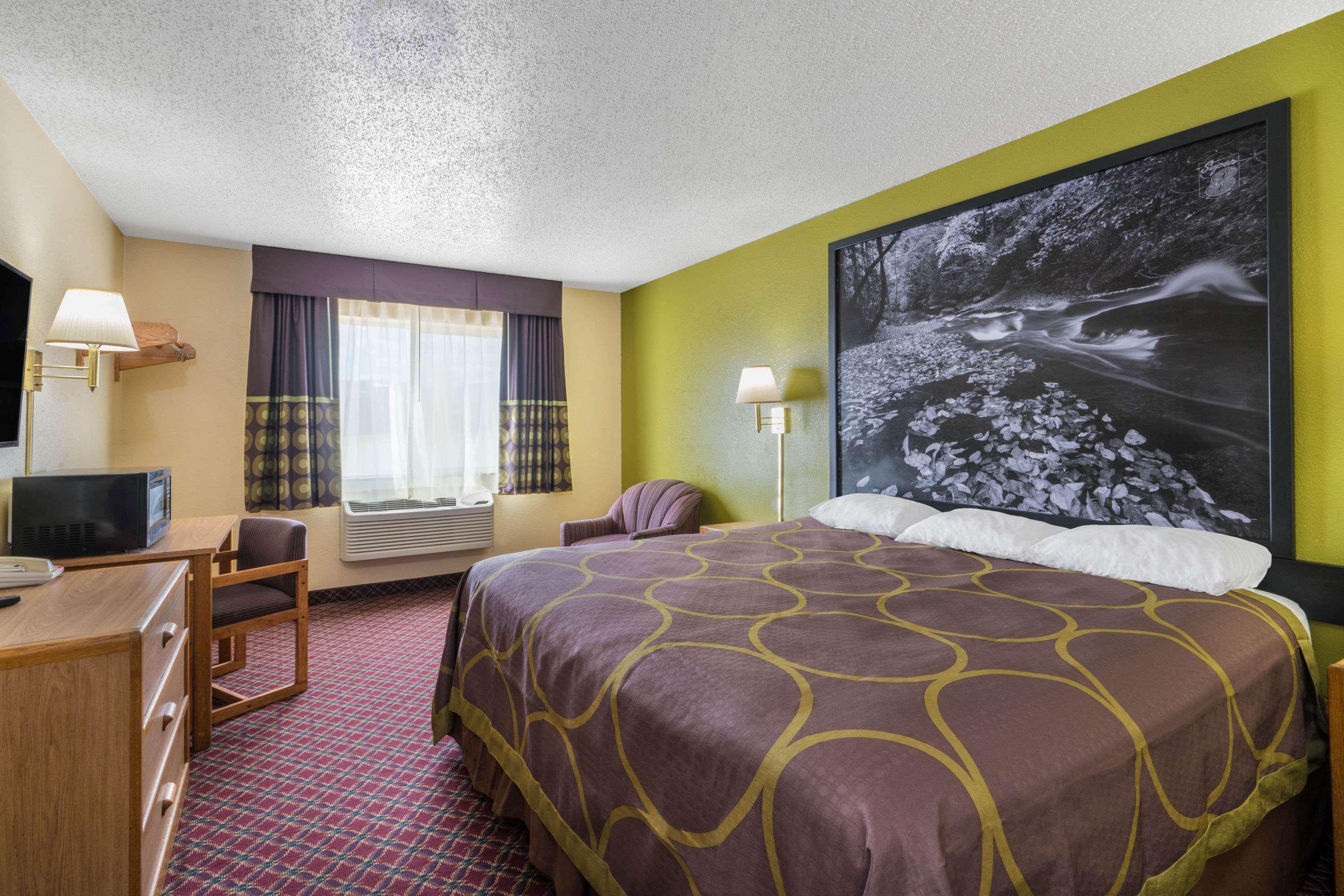 Hotel Super 8 By Wyndham Fountain Exterior foto